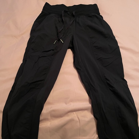 Size 4 lululemon dance joggers - Picture 1 of 2